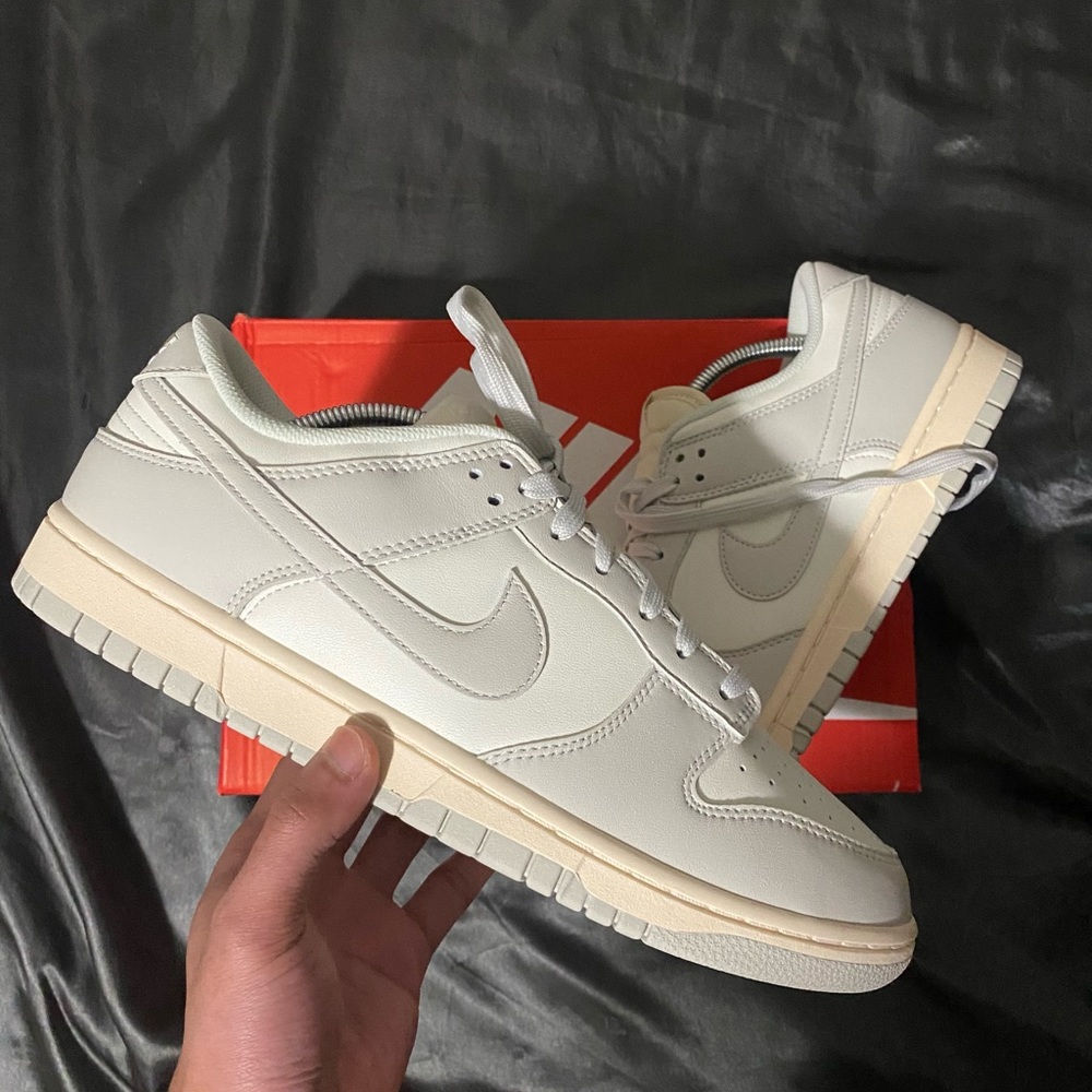 Nike dunk low “light bone”